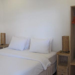 Mango Motel Room